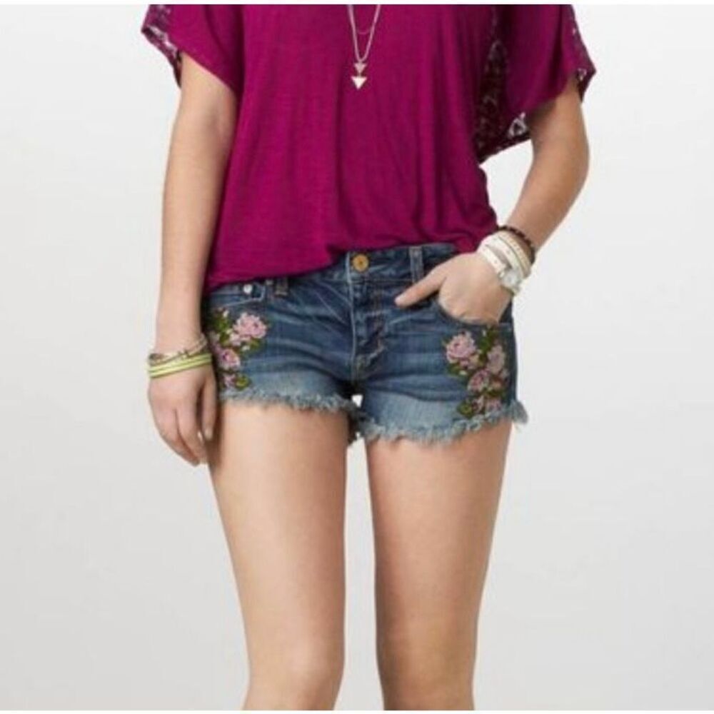 AMERICAN Eagle Stretch Shorts embroidered cut off style size 4